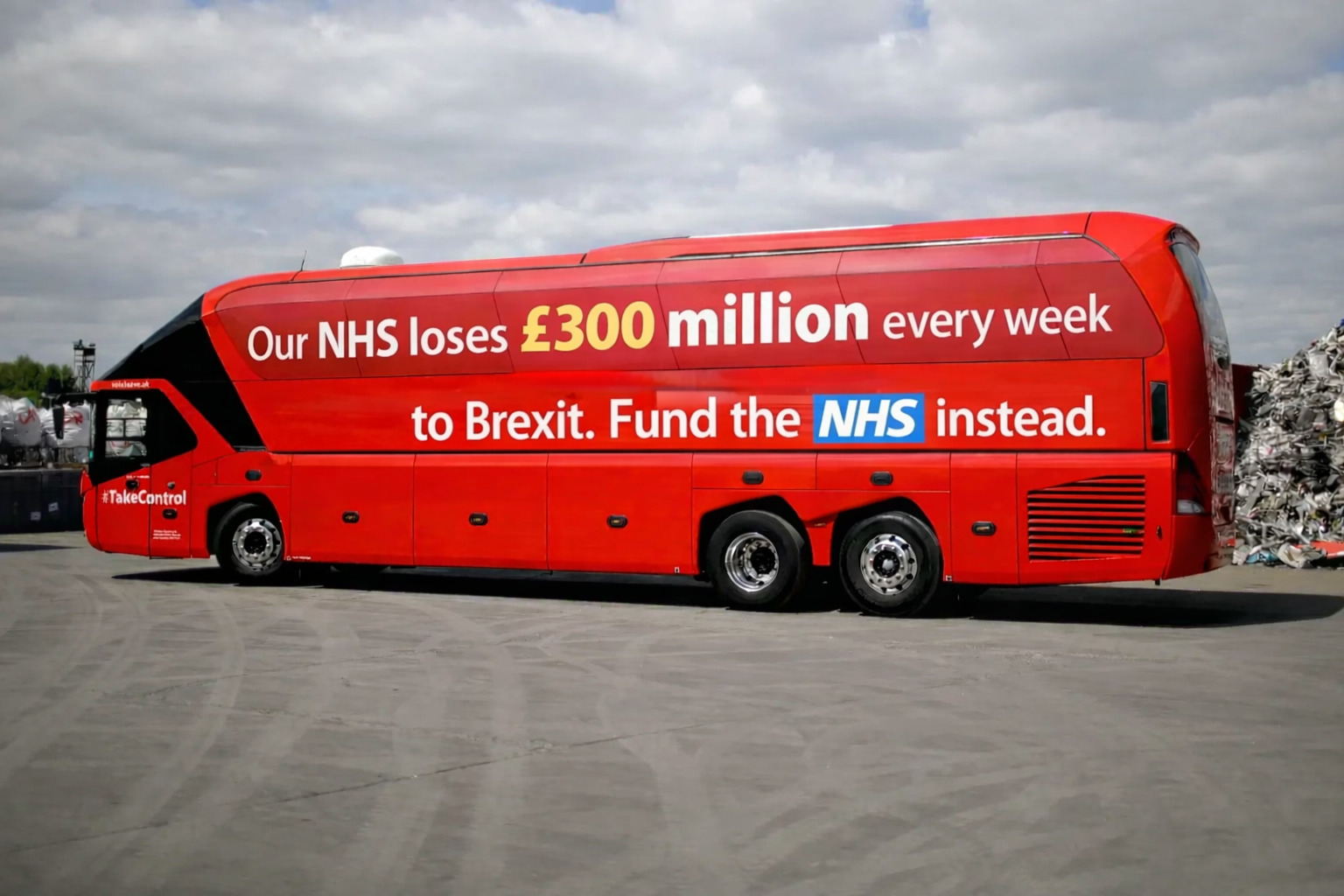 Bus image: Brexit costs the NHS £300 million every week
